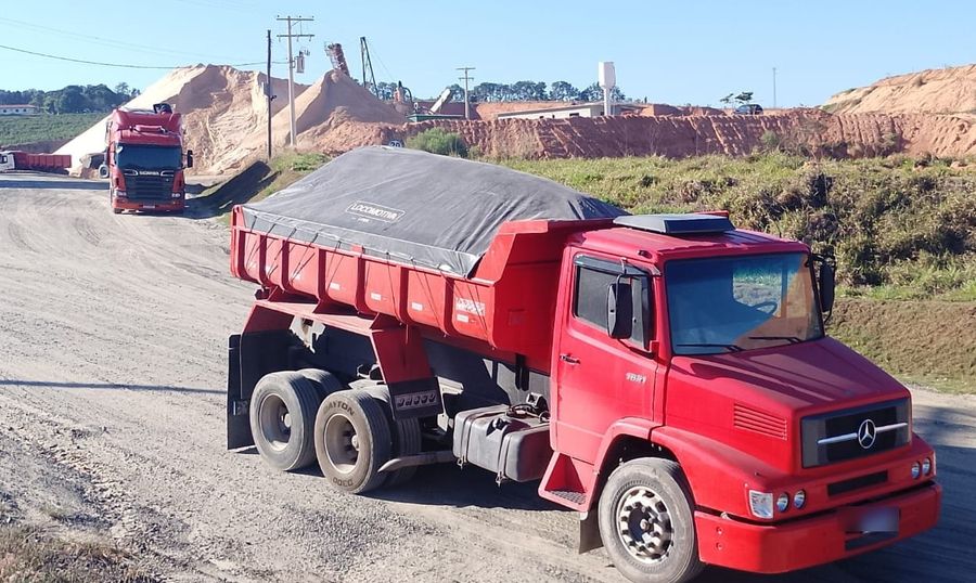 Caminhão da Zugliano pronto para entrega de material